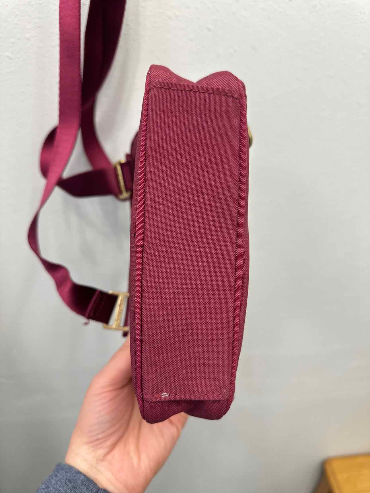 Baggallini Size Small maroon Handbags