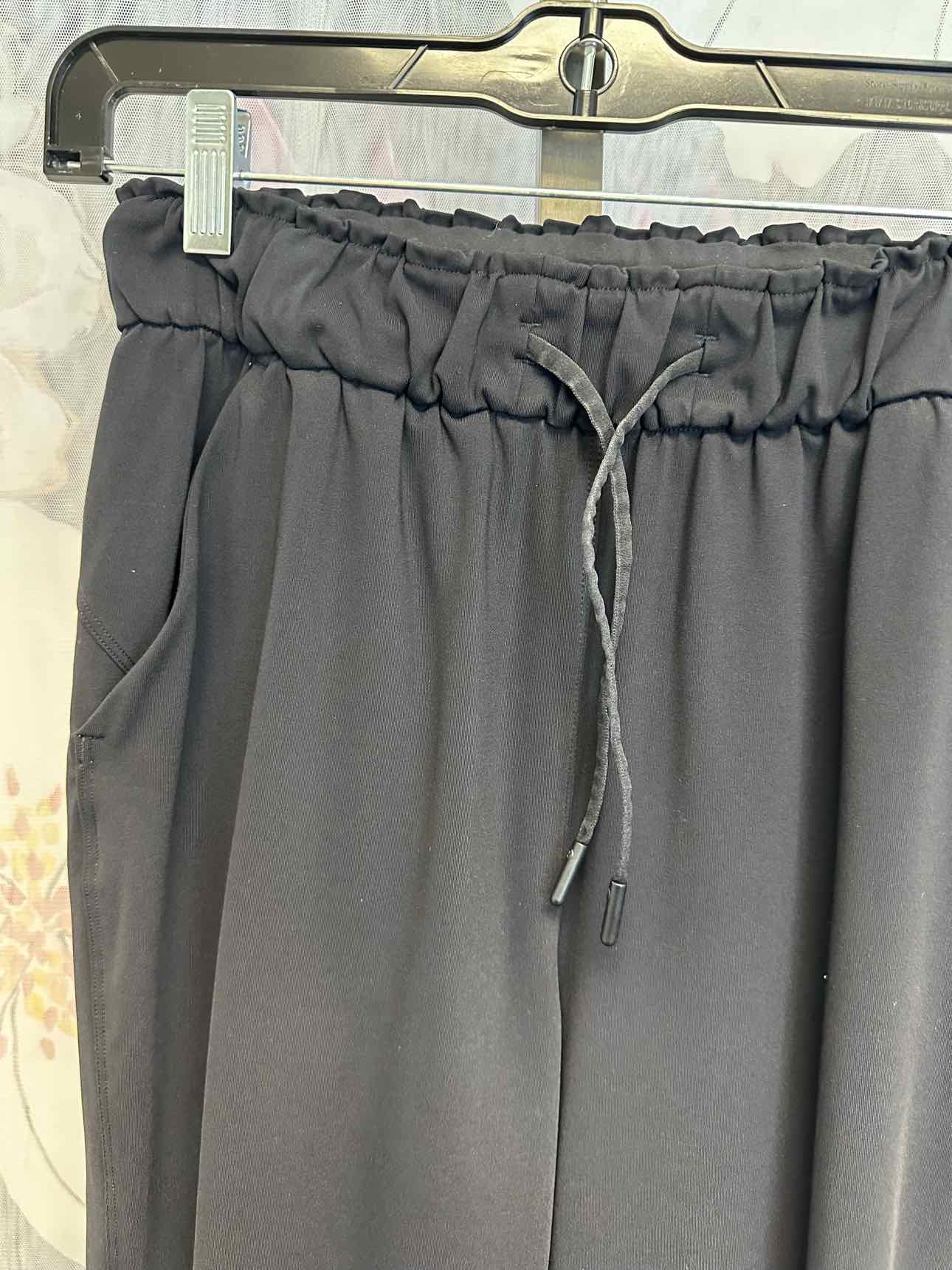 Lululemon Size 4 Black Athletics