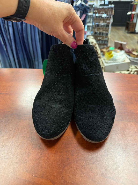 Kenneth Cole Reaction Black Perforated Suede Ankle Booties Size 10