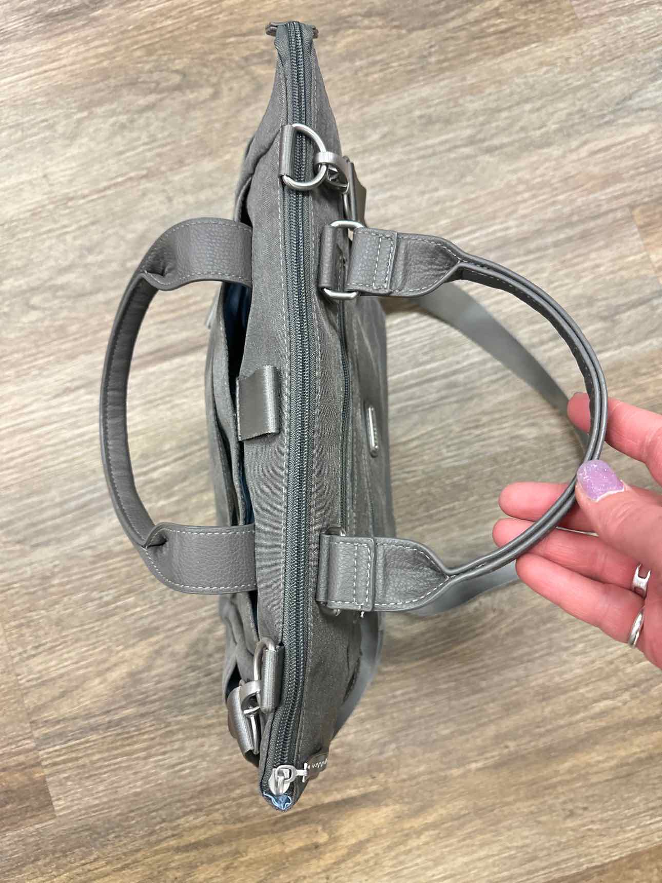 Baggallini Size Large Gray Handbags