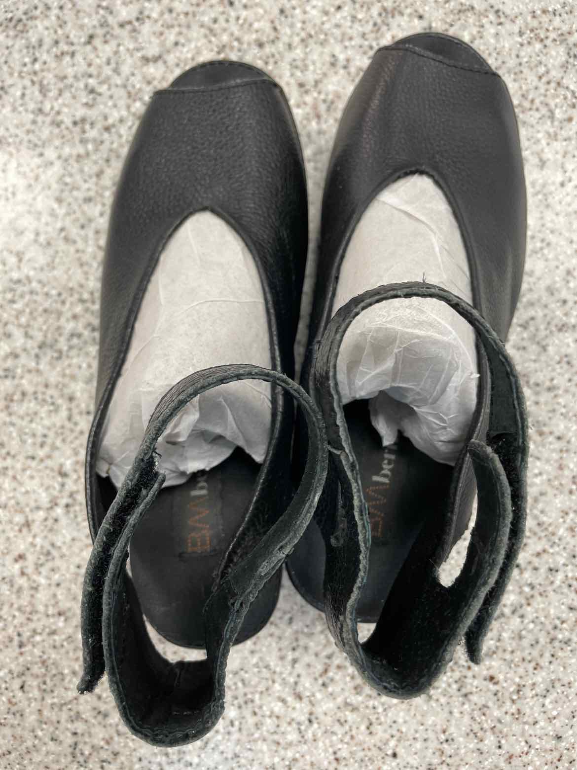 Bernie Mev Size 38 Black sandal