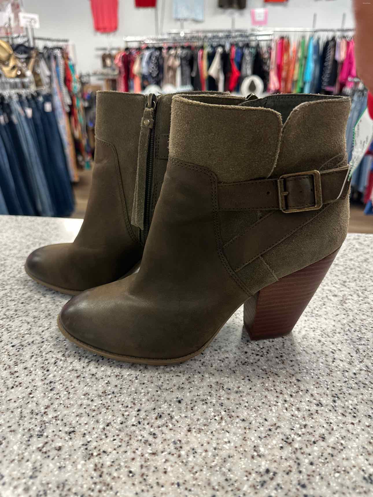 Sole Society Size 8.5 'Hollie' Suede Leather heeled ankle booties Olive Boots