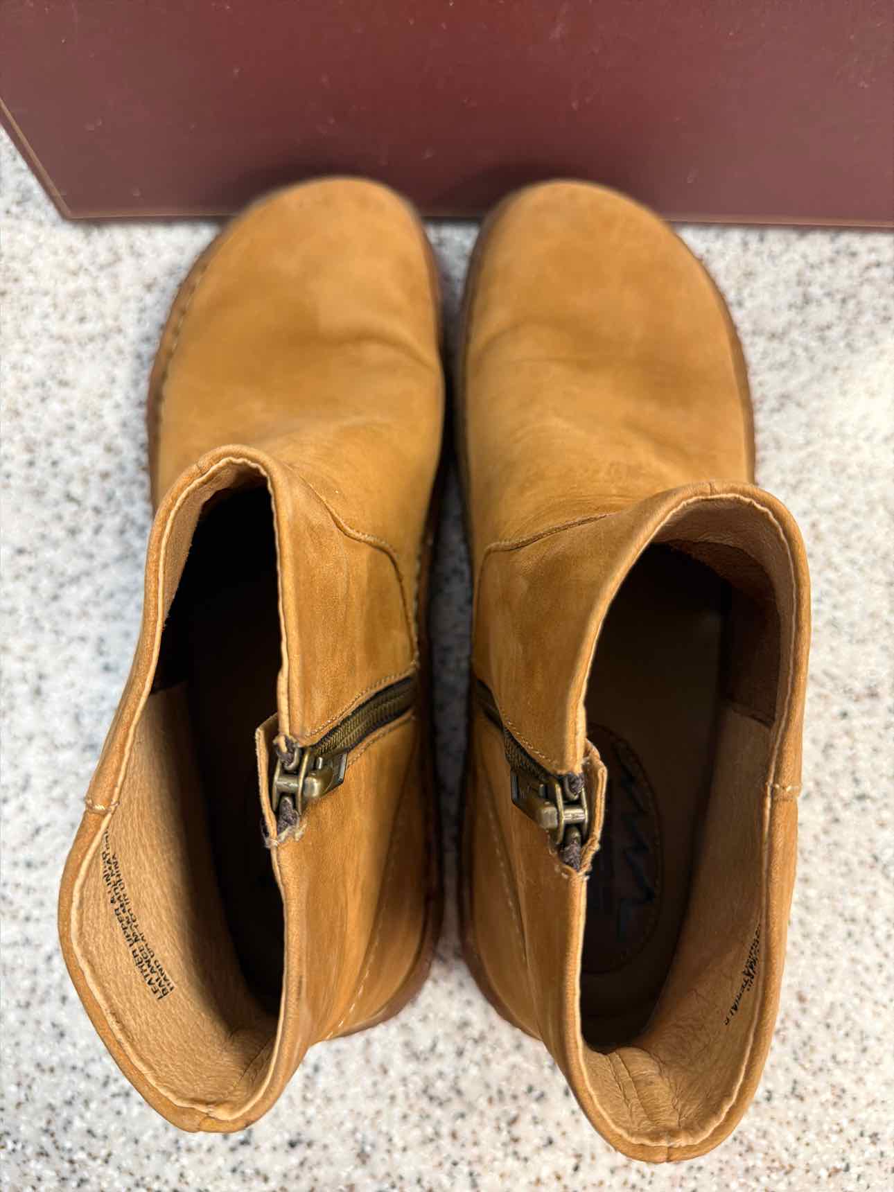 BORN Size 9 Sequoia Women's Ankle Camel Brown Leather Chelsea Booties Boots