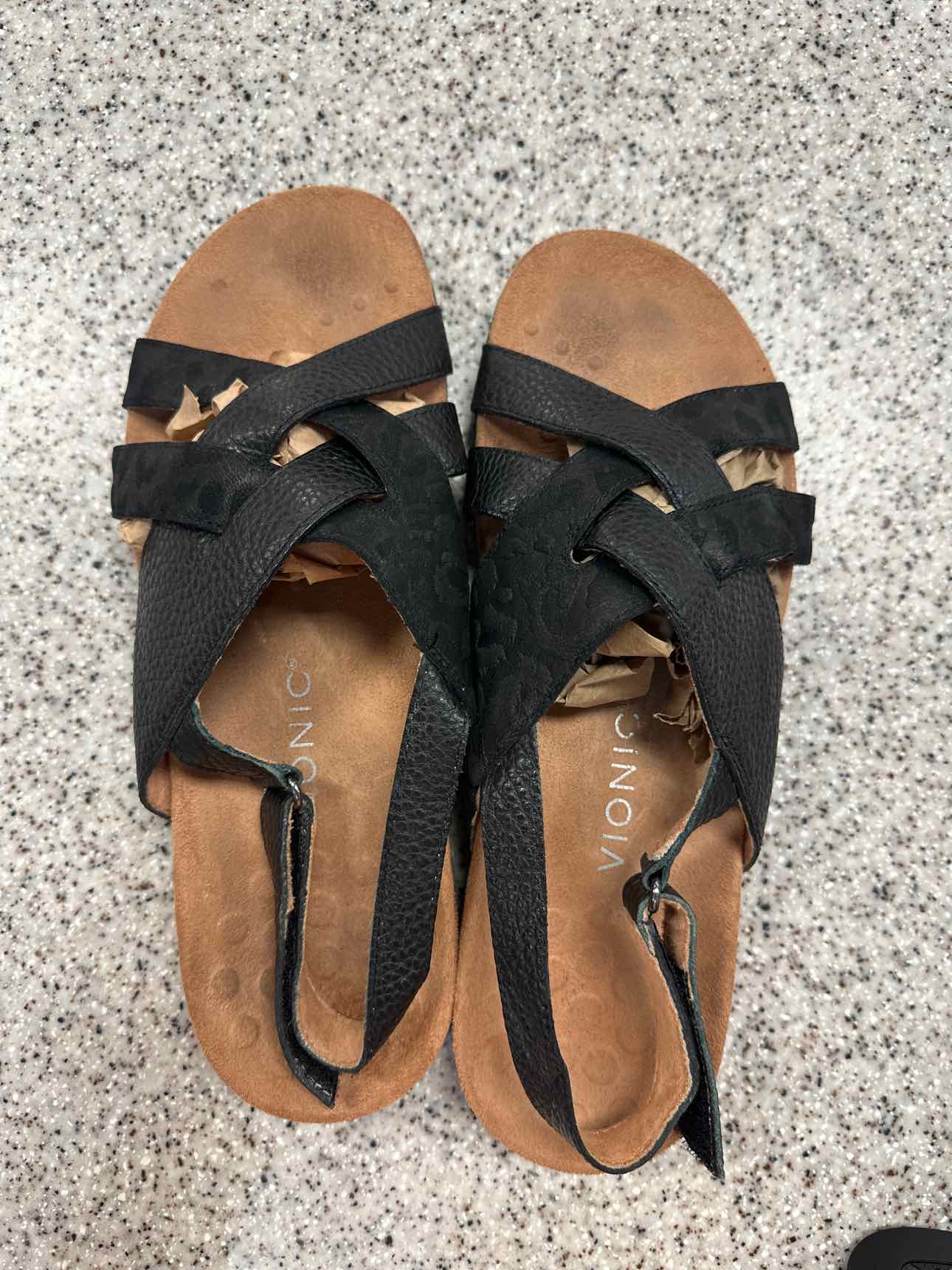 Vionic Size 10 Black Textured Leather Leopard Sandal