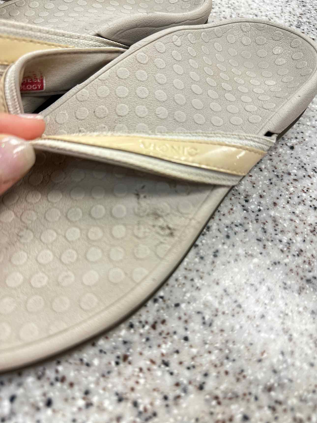 Vionic Size 7 Tan sandal