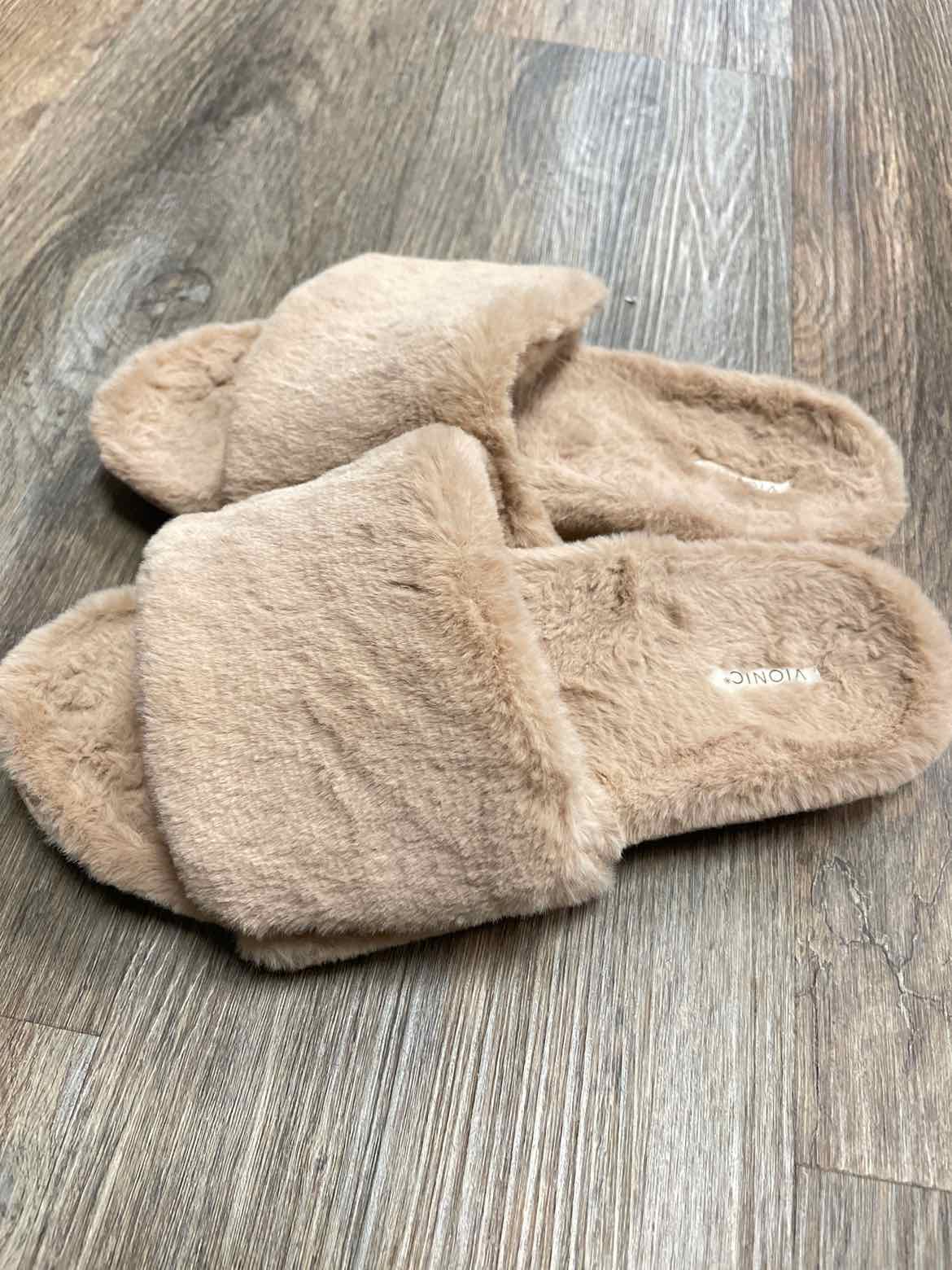 Vionic Size 10 Tan Shoes