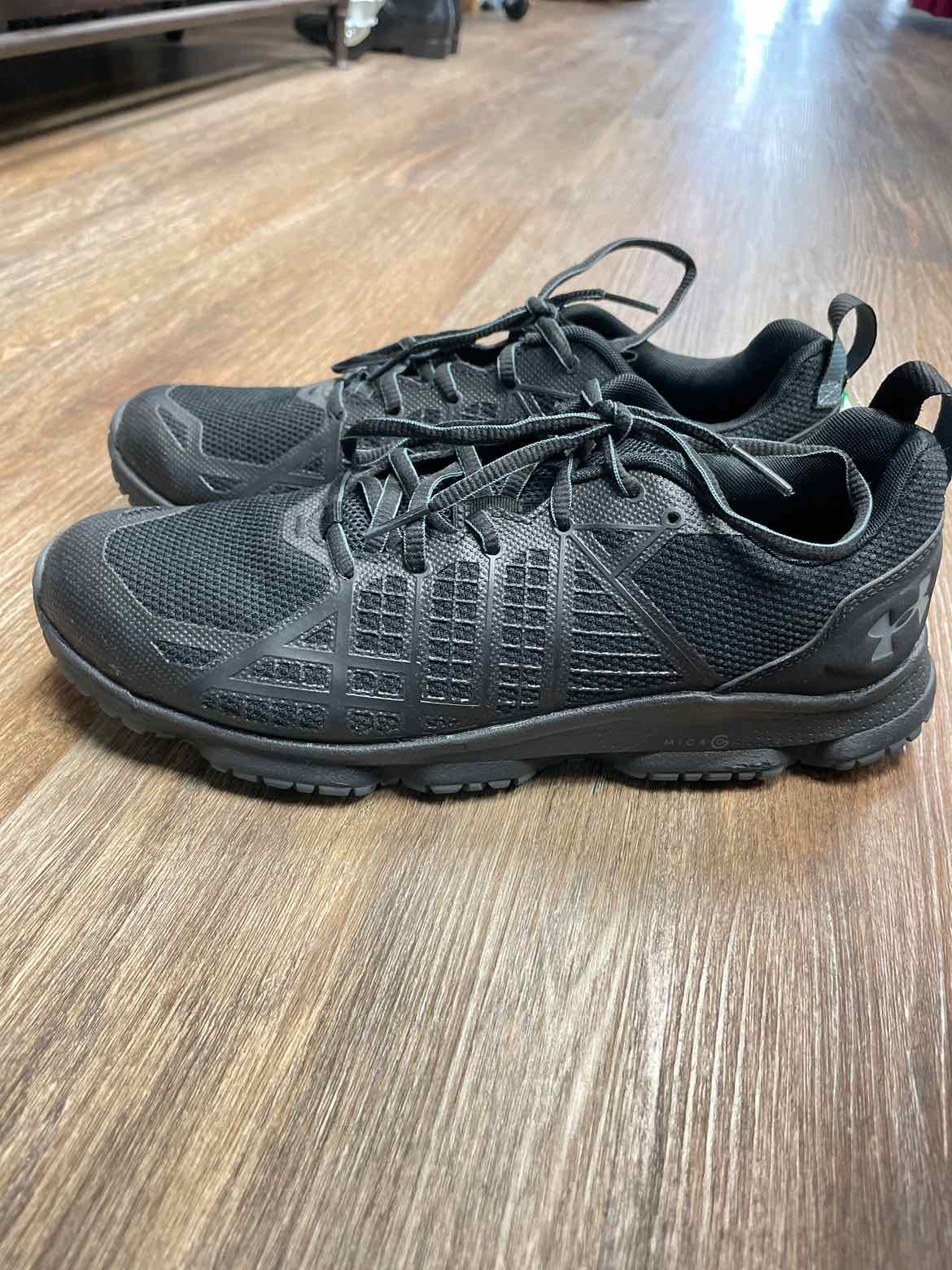 Under Armour Size 10 Black Shoes