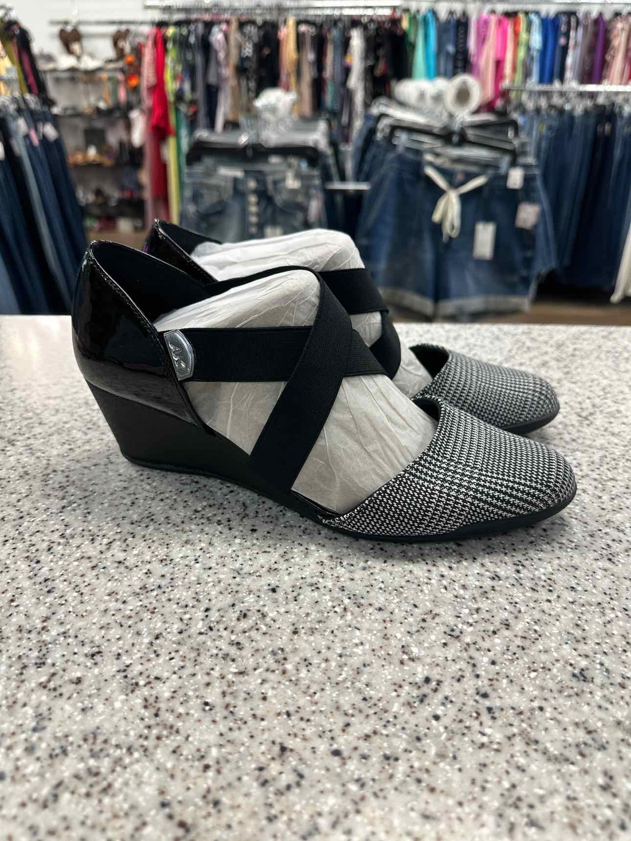 Anne Klein Size 8.5 Houndstooth Wedge Strappy White and Black Shoes