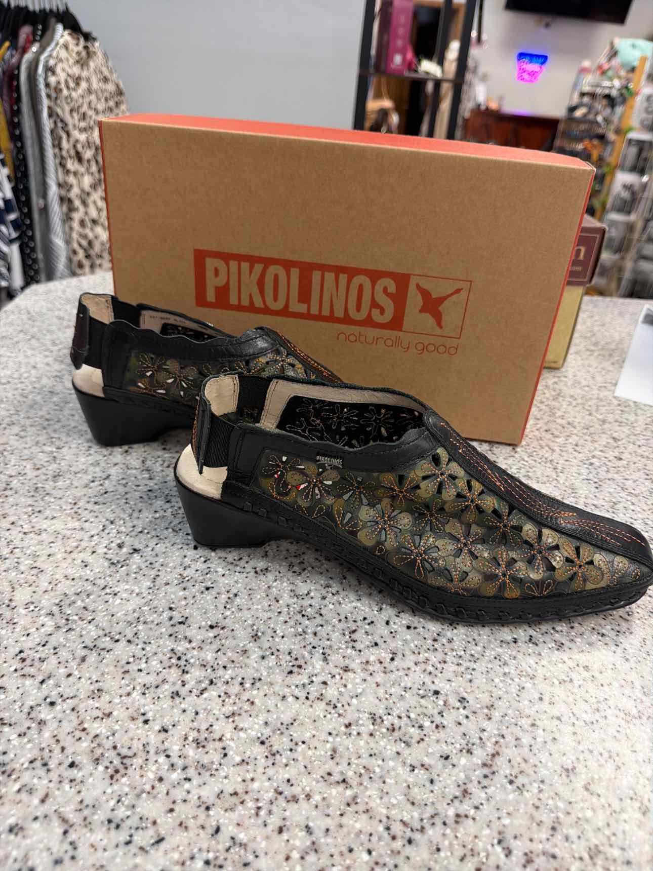 Pikolinos Size 38 Romana Floral Leather Slingback Black Olive Shoes