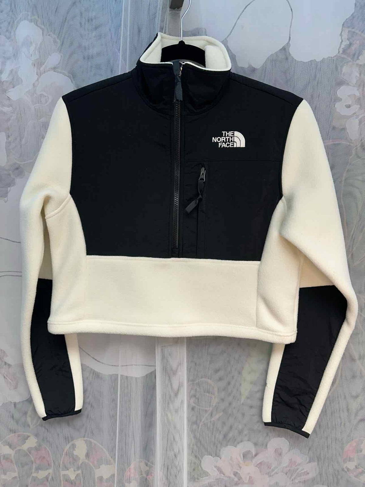 The North Face Size Small White/Black sweat shirt