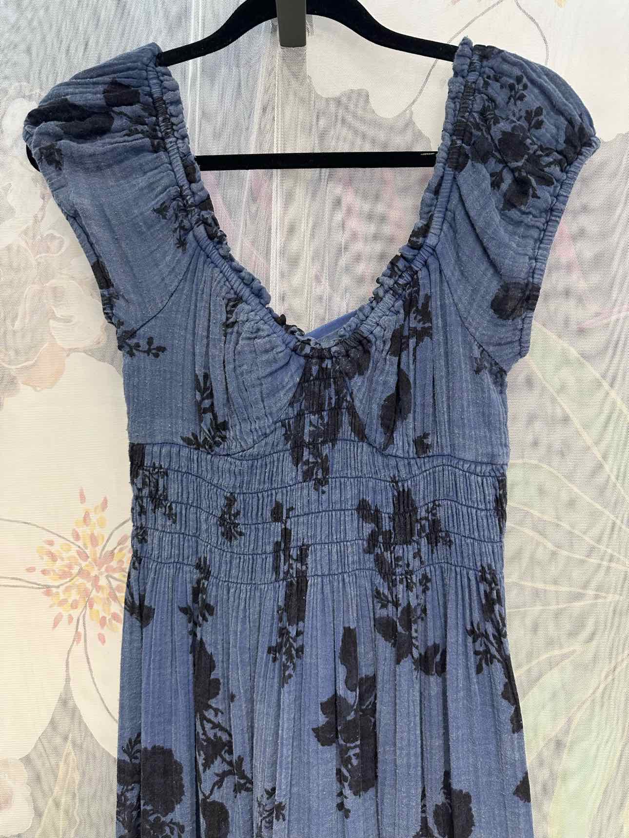 Free People NEW NWT Textured Floral Print Stretch Size Small Denim Dress