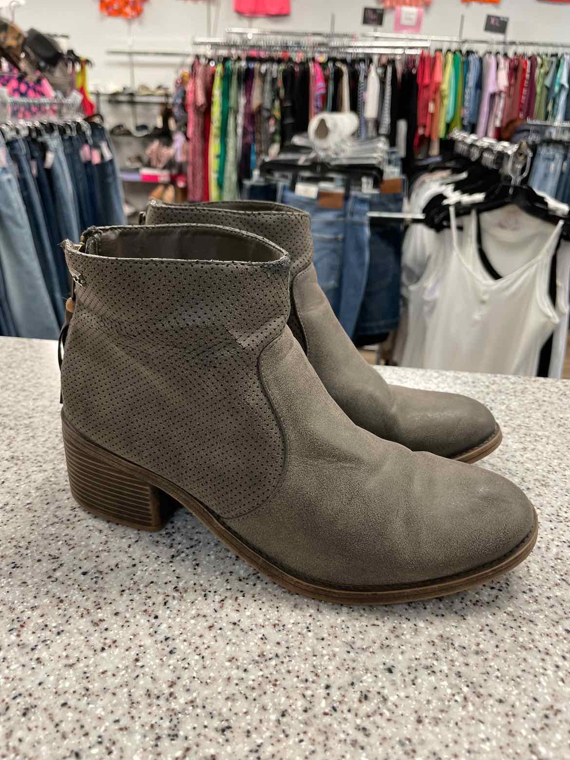 Billabong Size 9 Gray Perforated Booties with Fringe Zipper Pull