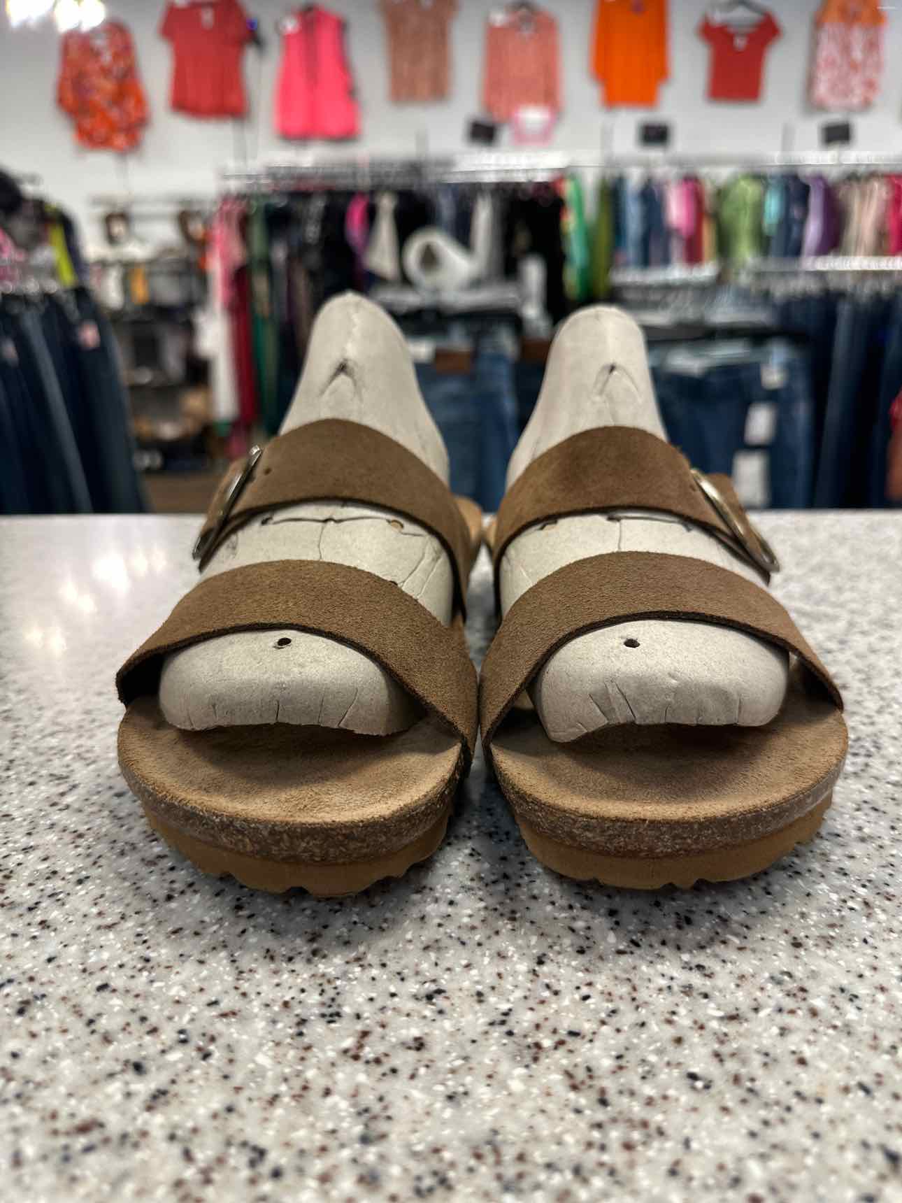 Yokono Size 7.5 Tan sandal