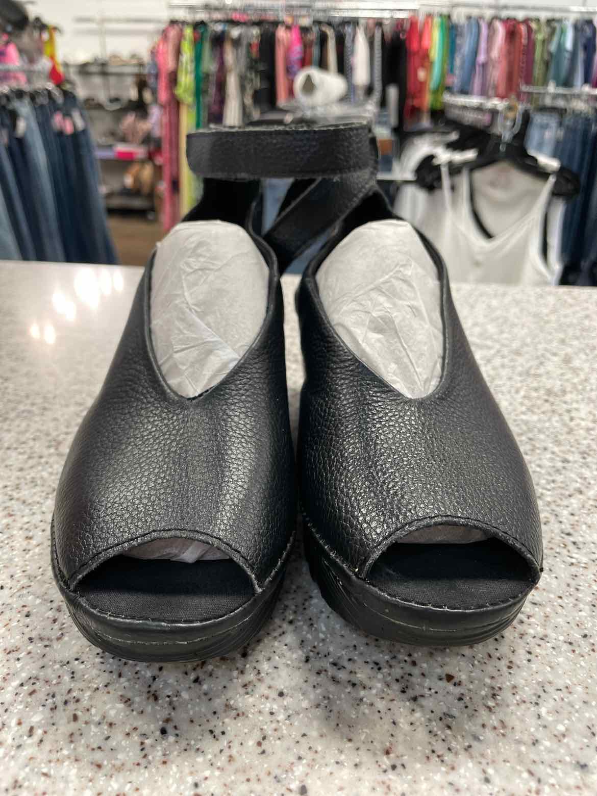 Bernie Mev Size 38 Black sandal