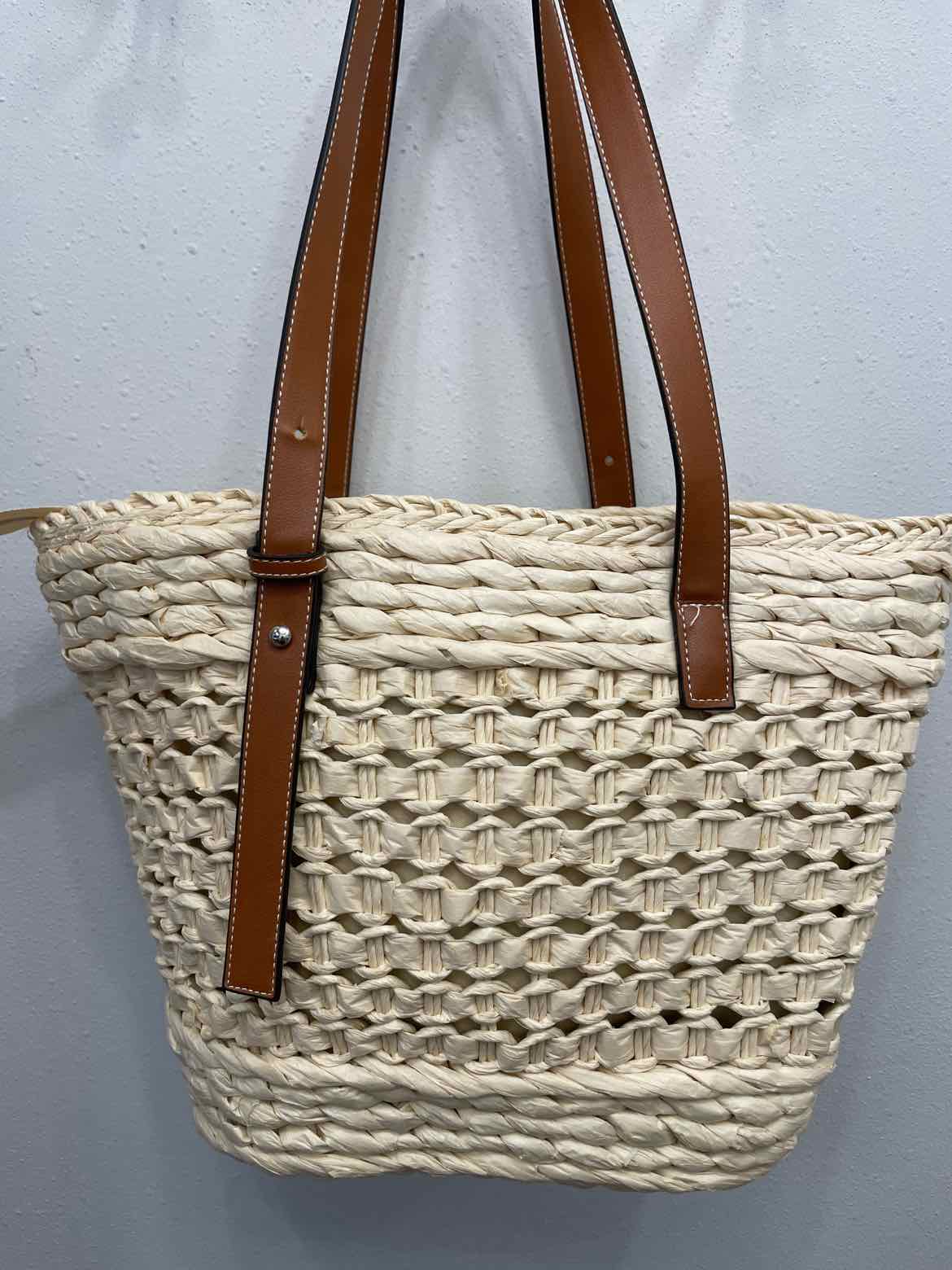 Judson & Co Size Medium Natural Handbags