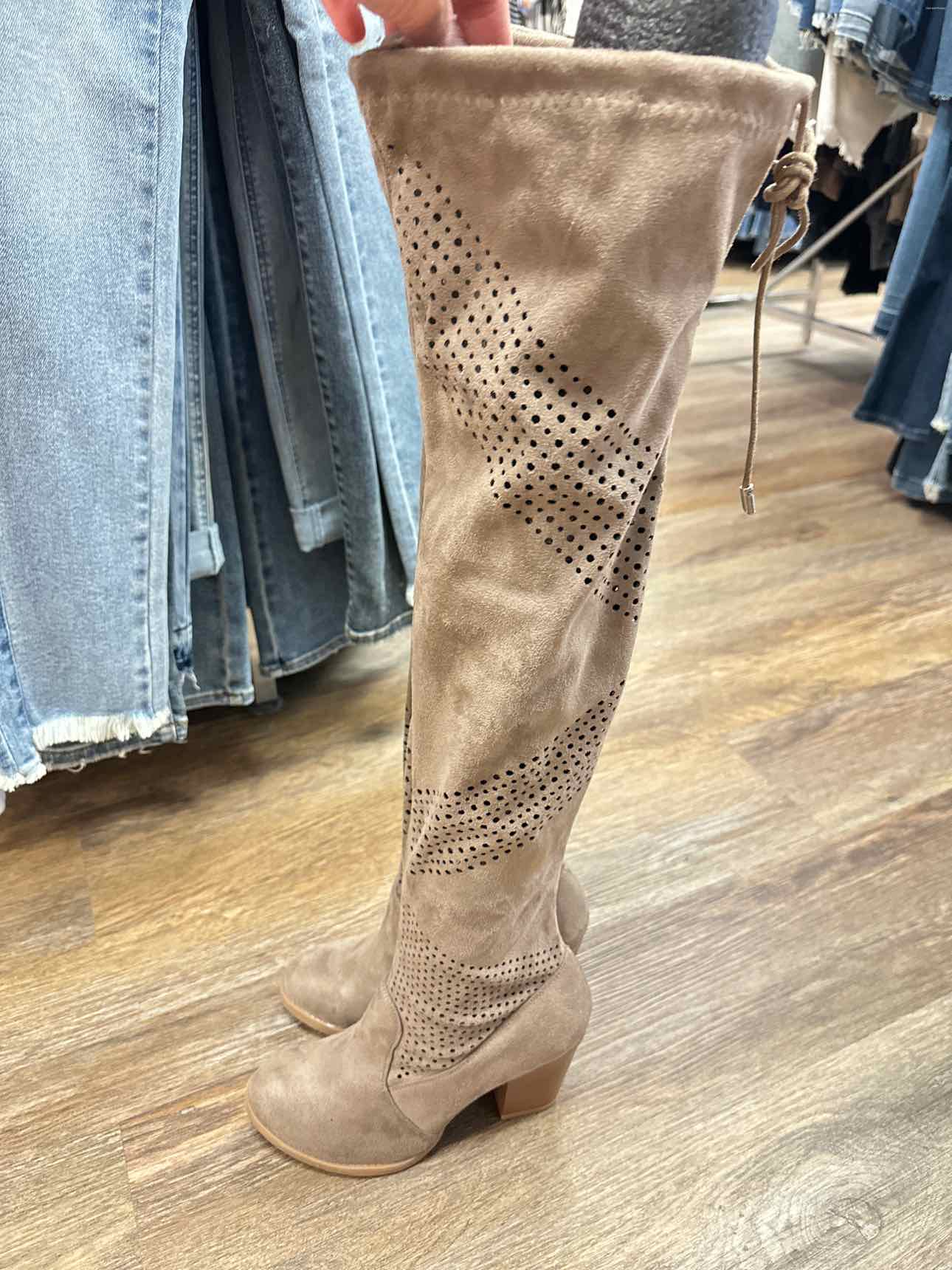 Venus Size 9 Taupe Boots