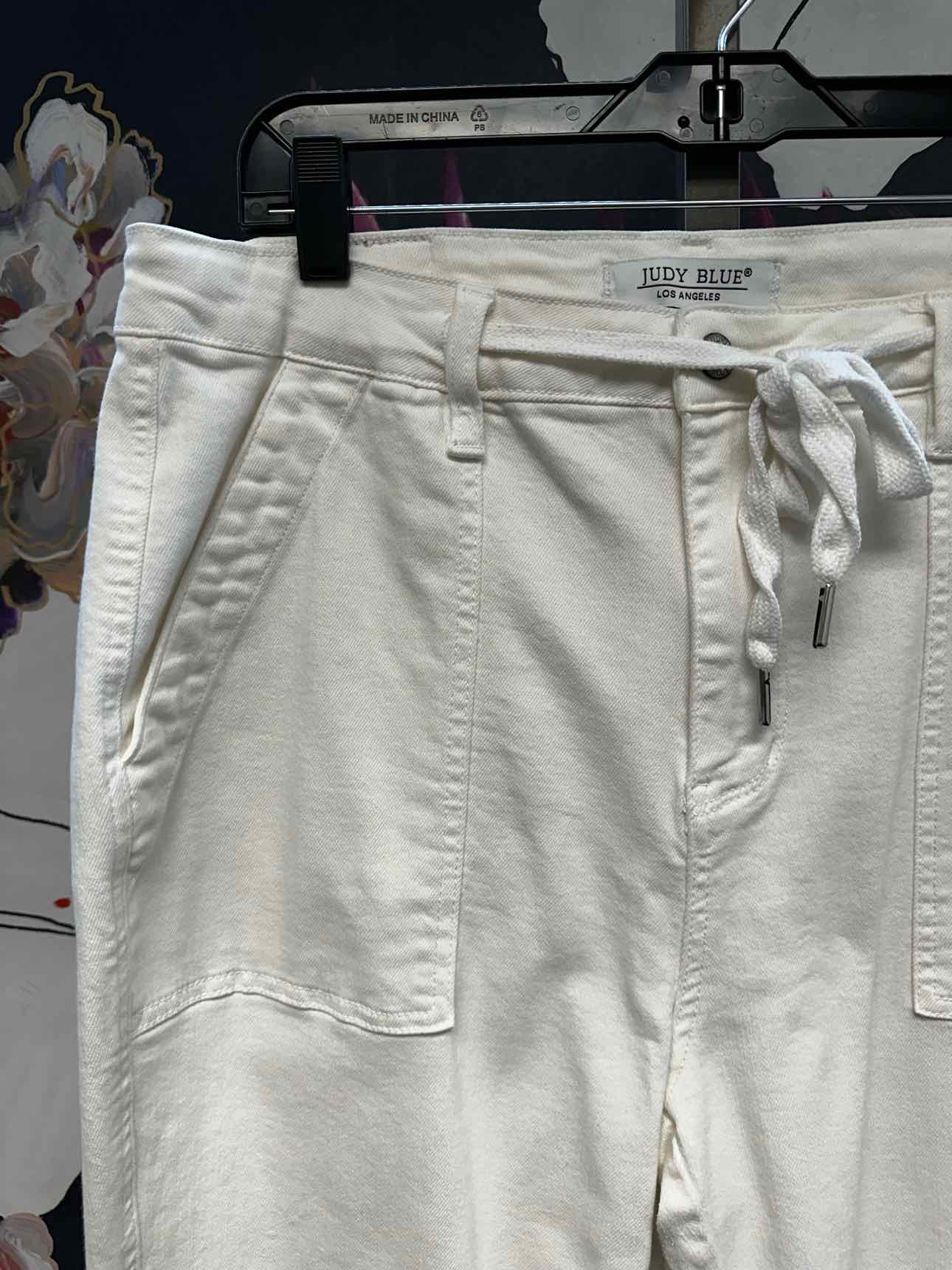 Judy Blue Size 15/32 White Denim Jogger Jeans
