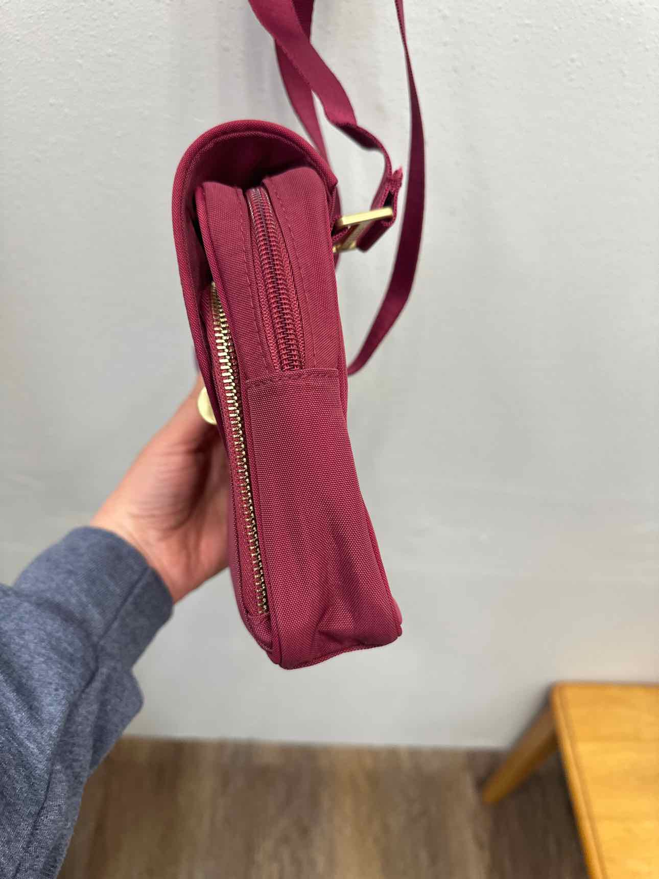 Baggallini Size Small maroon Handbags