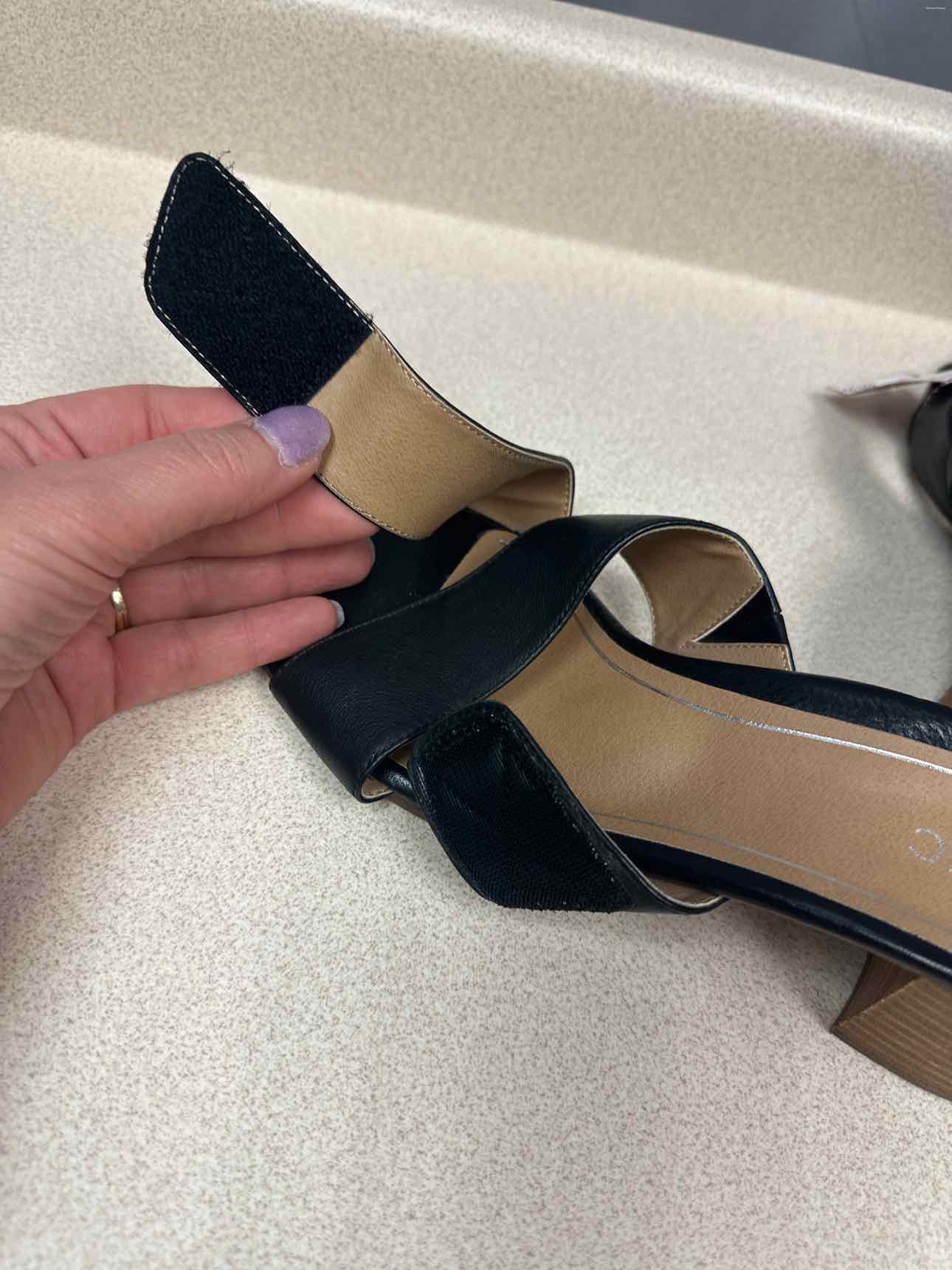 Vionic Size 10 Black sandal